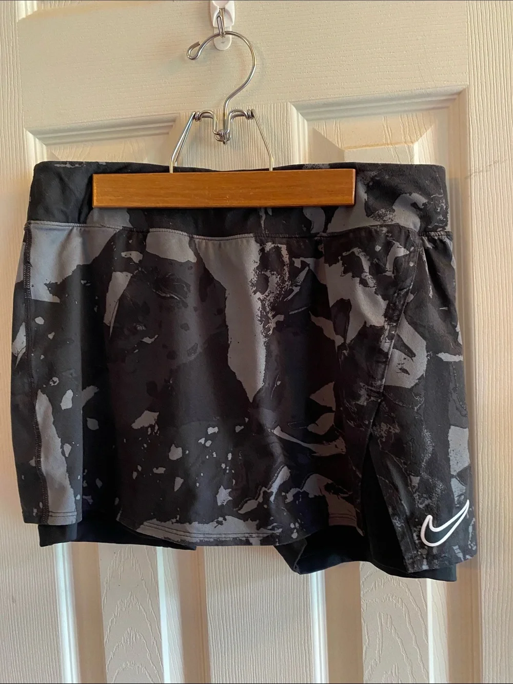 Nike Black & Gray Patterned Athletic Skort